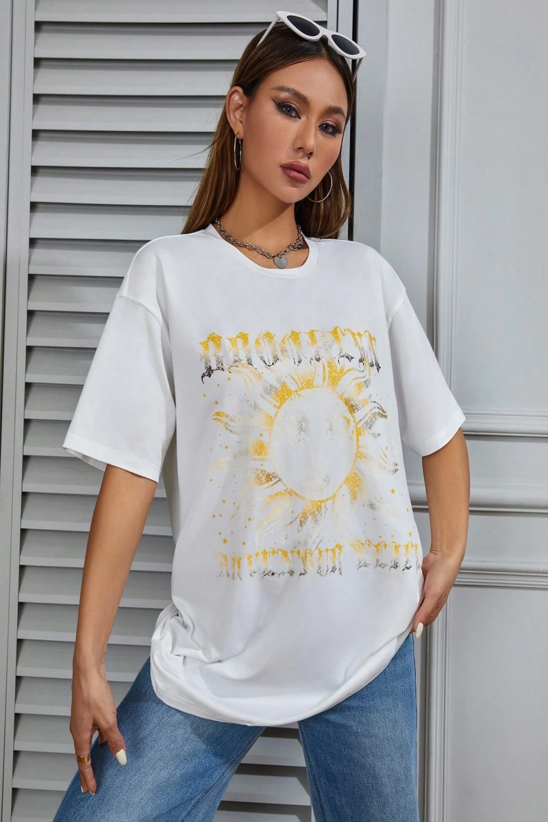 Flirla Sun & Letter Grafik Düşük Omuz Tişört
