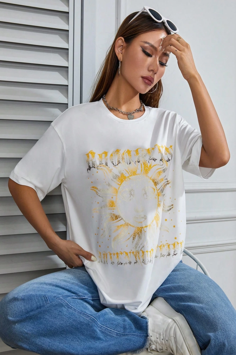 Flirla Sun & Letter Grafik Düşük Omuz Tişört