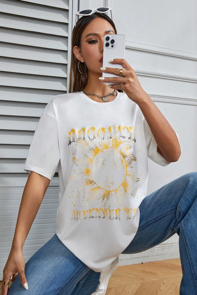 Flirla Sun & Letter Grafik Düşük Omuz Tişört