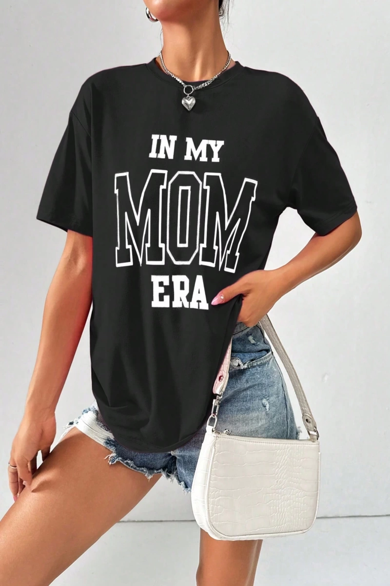 Flirla Yaz Rahat Bol Kesim Düşük Omuz Kısa Kollu Tişört Harfli Baskılı IN MY MOM ERA Grafik T