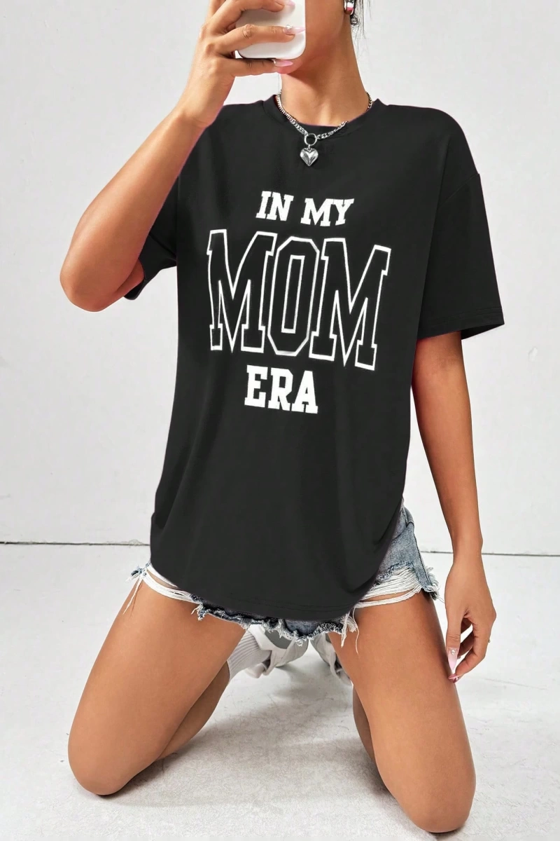 Flirla Yaz Rahat Bol Kesim Düşük Omuz Kısa Kollu Tişört Harfli Baskılı IN MY MOM ERA Grafik T
