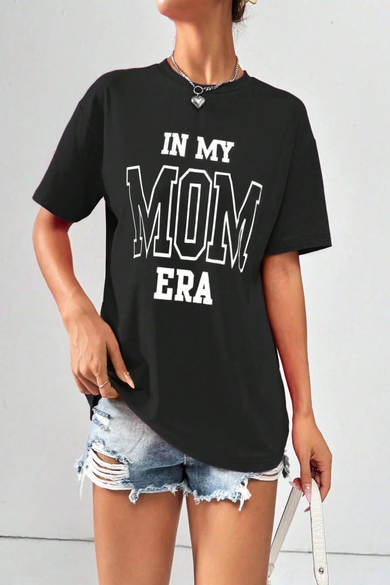 Flirla Yaz Rahat Bol Kesim Düşük Omuz Kısa Kollu Tişört Harfli Baskılı IN MY MOM ERA Grafik T