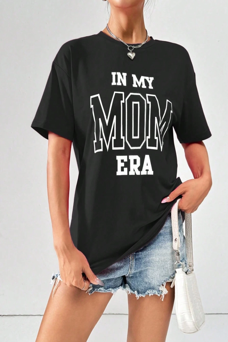 Flirla Yaz Rahat Bol Kesim Düşük Omuz Kısa Kollu Tişört Harfli Baskılı IN MY MOM ERA Grafik T