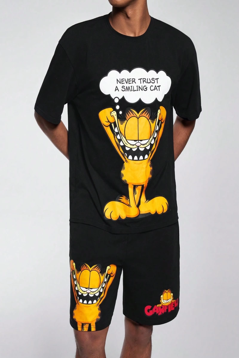 GARFIELD X SHEIN Erkek Rahat Bol Örgü Grafik Baskılı Siyah Tişört ve Şort Set, İlkbah