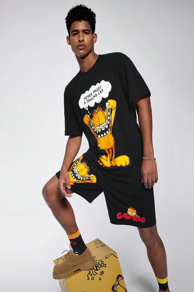 GARFIELD X SHEIN Erkek Rahat Bol Örgü Grafik Baskılı Siyah Tişört ve Şort Set, İlkbah