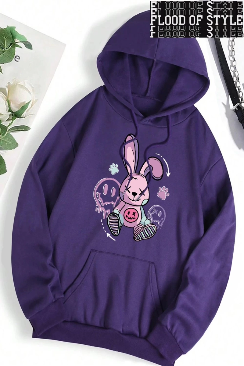 Hip Hop Harajuku Vintage Tarzı  Bir oyuncak tavşan yerde oturan  Gri