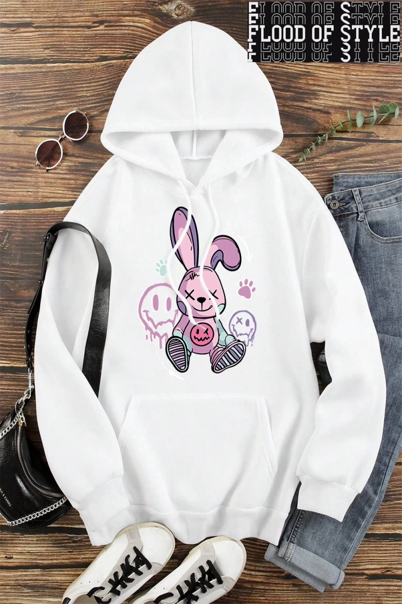 Hip Hop Harajuku Vintage Tarzı  Bir oyuncak tavşan yerde oturan  Gri
