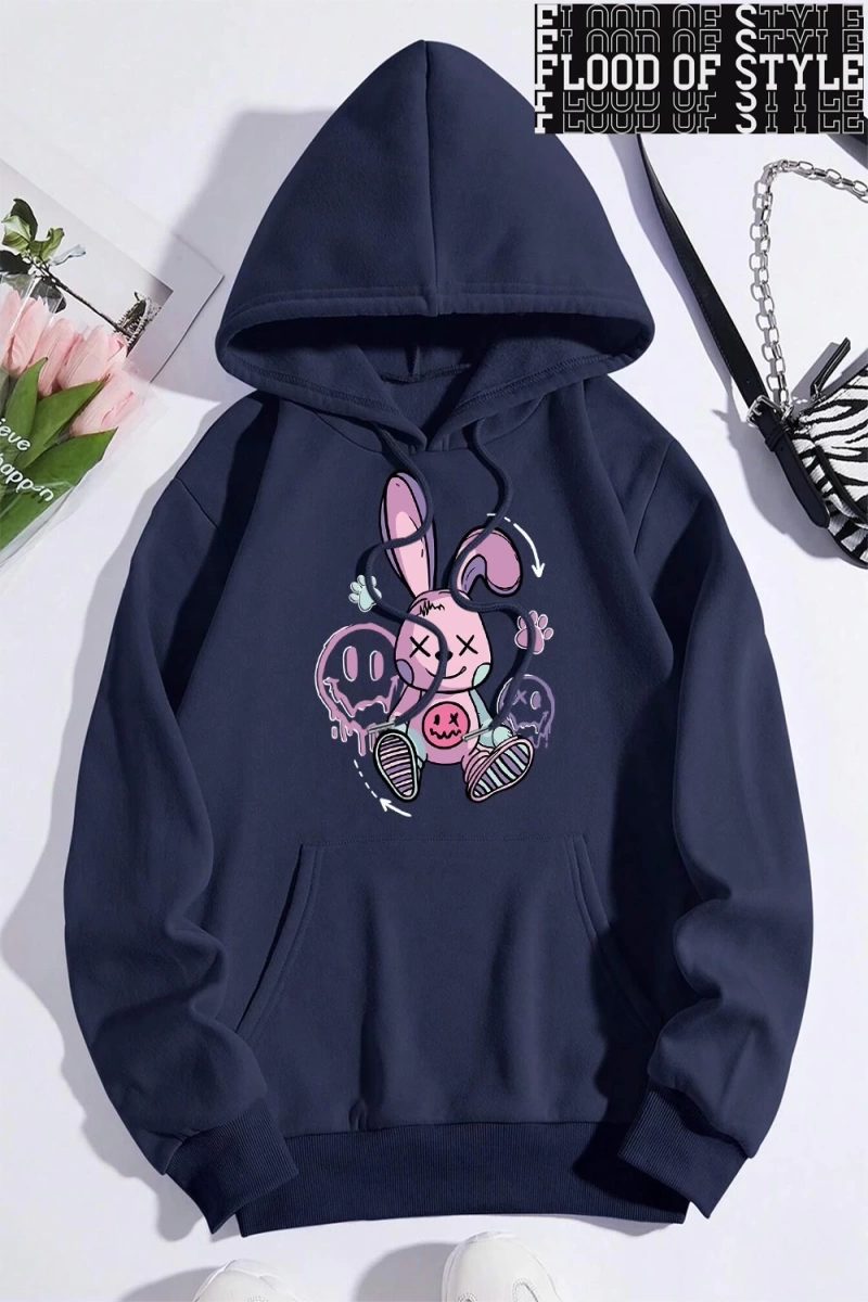 Hip Hop Harajuku Vintage Tarzı  Bir oyuncak tavşan yerde oturan  Gri