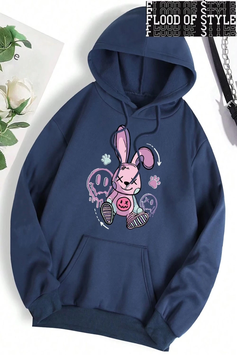 Hip Hop Harajuku Vintage Tarzı  Bir oyuncak tavşan yerde oturan  Gri