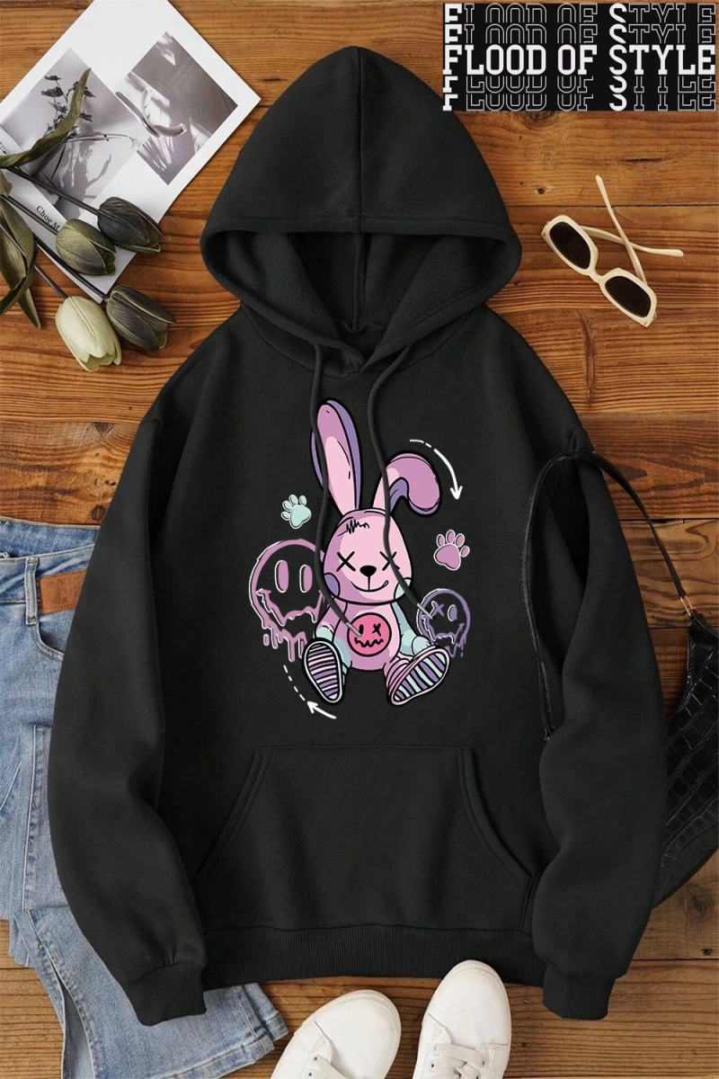 Hip Hop Harajuku Vintage Tarzı  Bir oyuncak tavşan yerde oturan  Gri