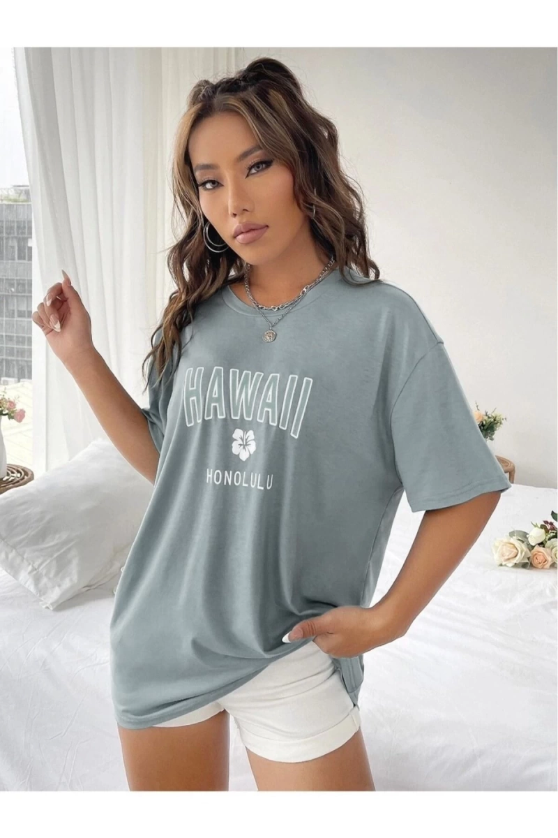 Kadın Açık Mavi Hawaii Honolulu Baskılı Oversize Bisiklet Yaka Tişört
