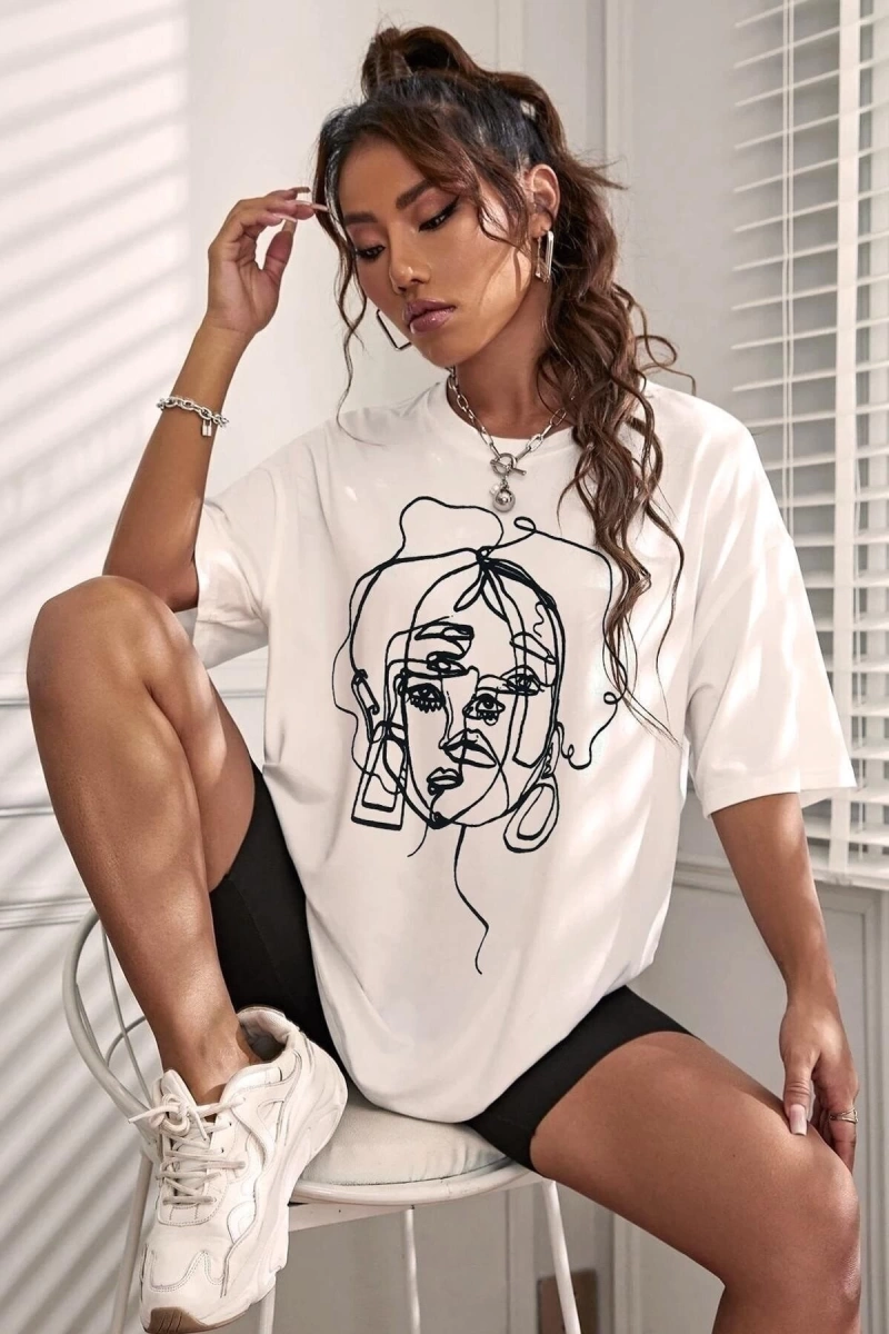 Kadın Beyaz Yüz Baskı Detaylı Oversize T-shirt
