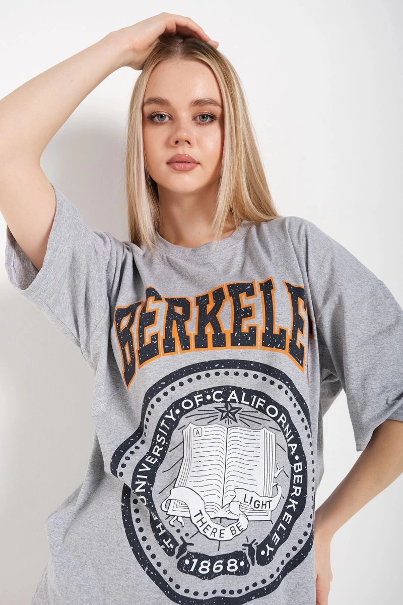 Kadın Gri Oversize Berkeley Baskılı T-shirt