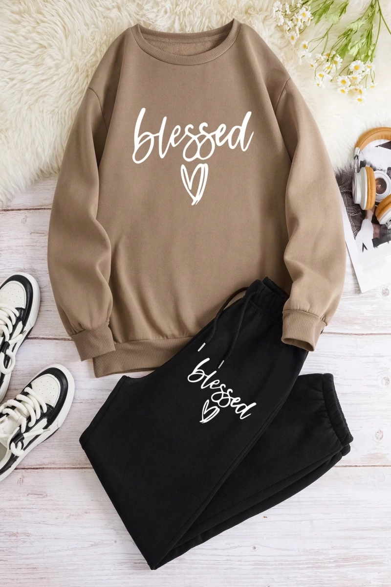 Kadın Mektup Baskılı Düşük Omuz Sweatshirt Ve Bağcıklı Bel Pantolon Takımı