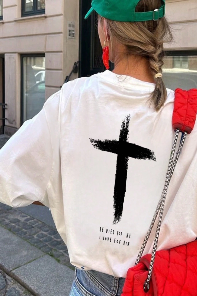 Kadın Rahat Tatil Yuvarlak Yaka Kısa Kollu Beyaz Tişört Çapraz Slogan Baskılı Kadın Üstü, Yaz