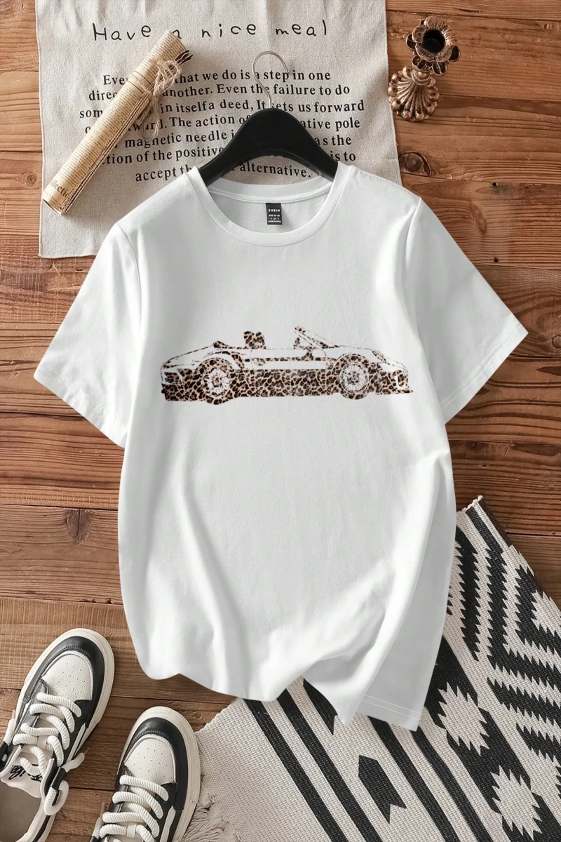 Kadın Renkli Yıldız Baskılı Kısa Kollu Tişört, Moda
