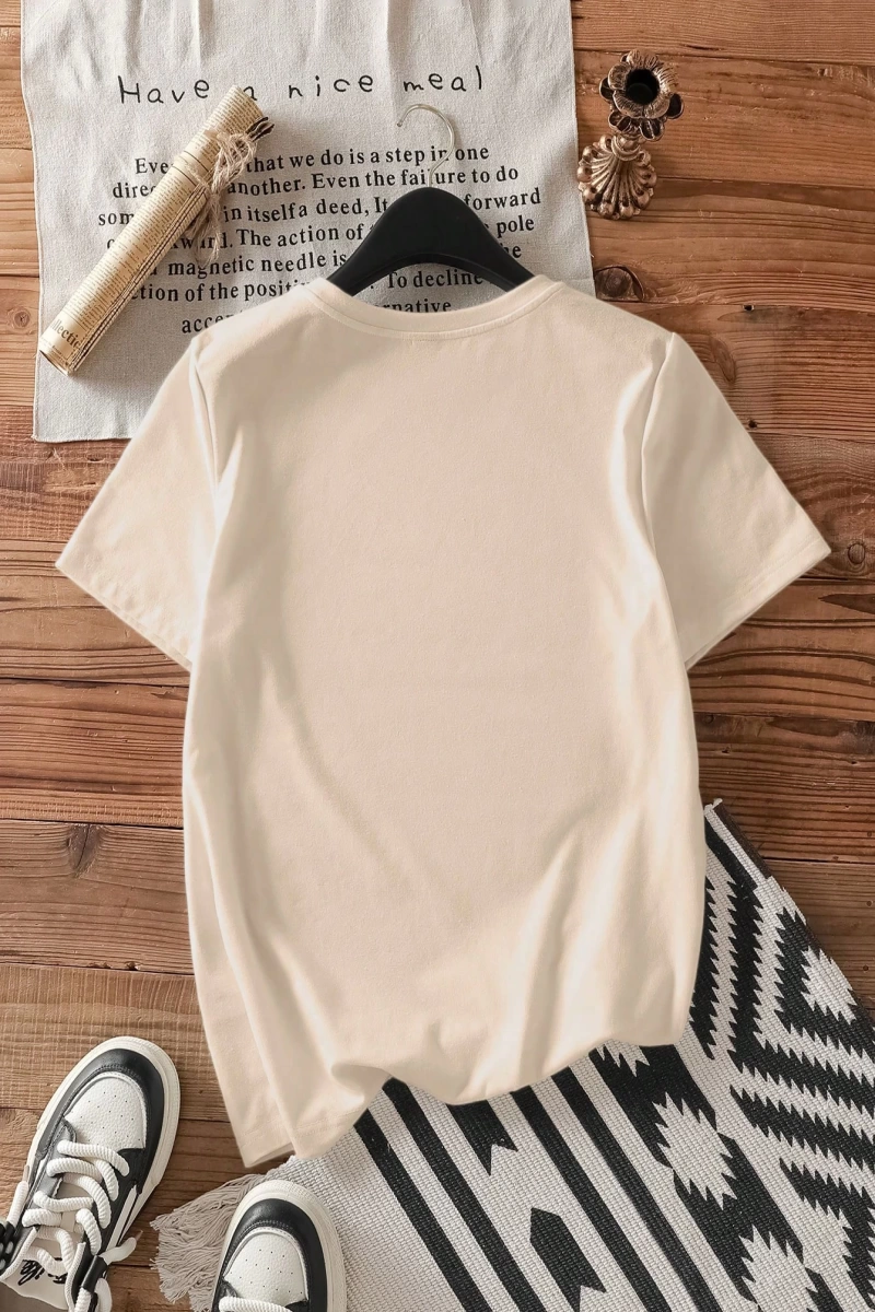 Kadın Renkli Yıldız Baskılı Kısa Kollu Tişört, Moda