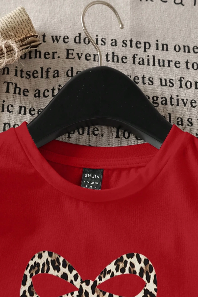 Kadın Renkli Yıldız Baskılı Kısa Kollu Tişört, Moda