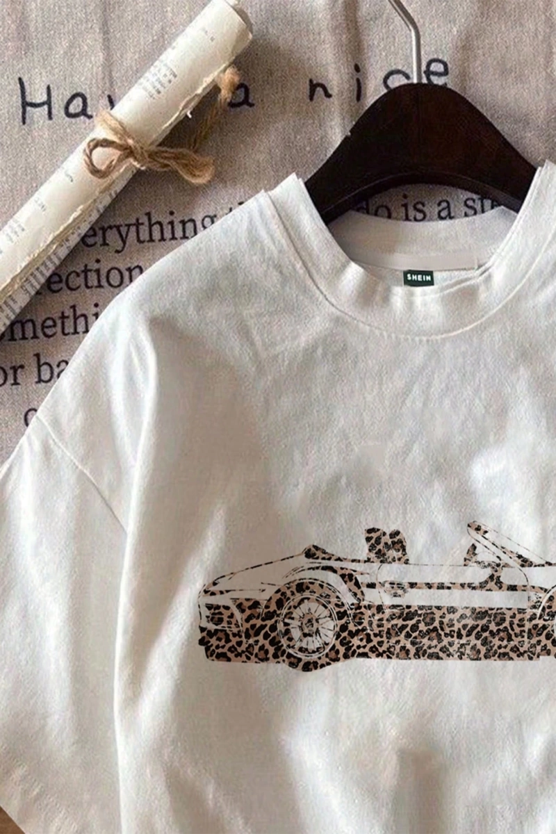 Kadın Renkli Yıldız Baskılı Kısa Kollu Tişört, Moda