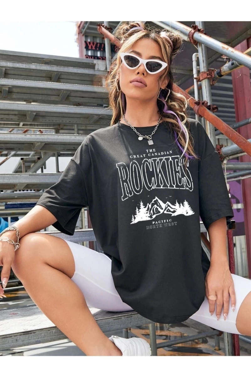 Kadın Siyah Rockıes Baskılı Oversize Bisiklet Yaka Tshirt