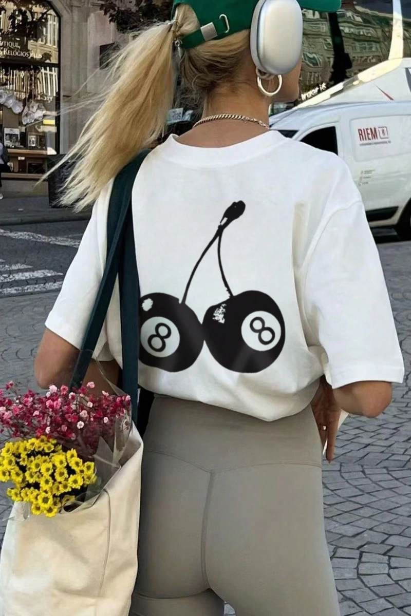 Kadın Yaz Kiraz Basit Baskılı Desen Yuvarlak Yaka Tişört Moda ve Çok Yönlüdür.