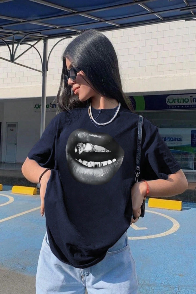 Kadın Yaz Rahat Kişiselleştirilmiş Baskılı Desen Yuvarlak Yaka Tişört Moda ve Çok Yönlü.
