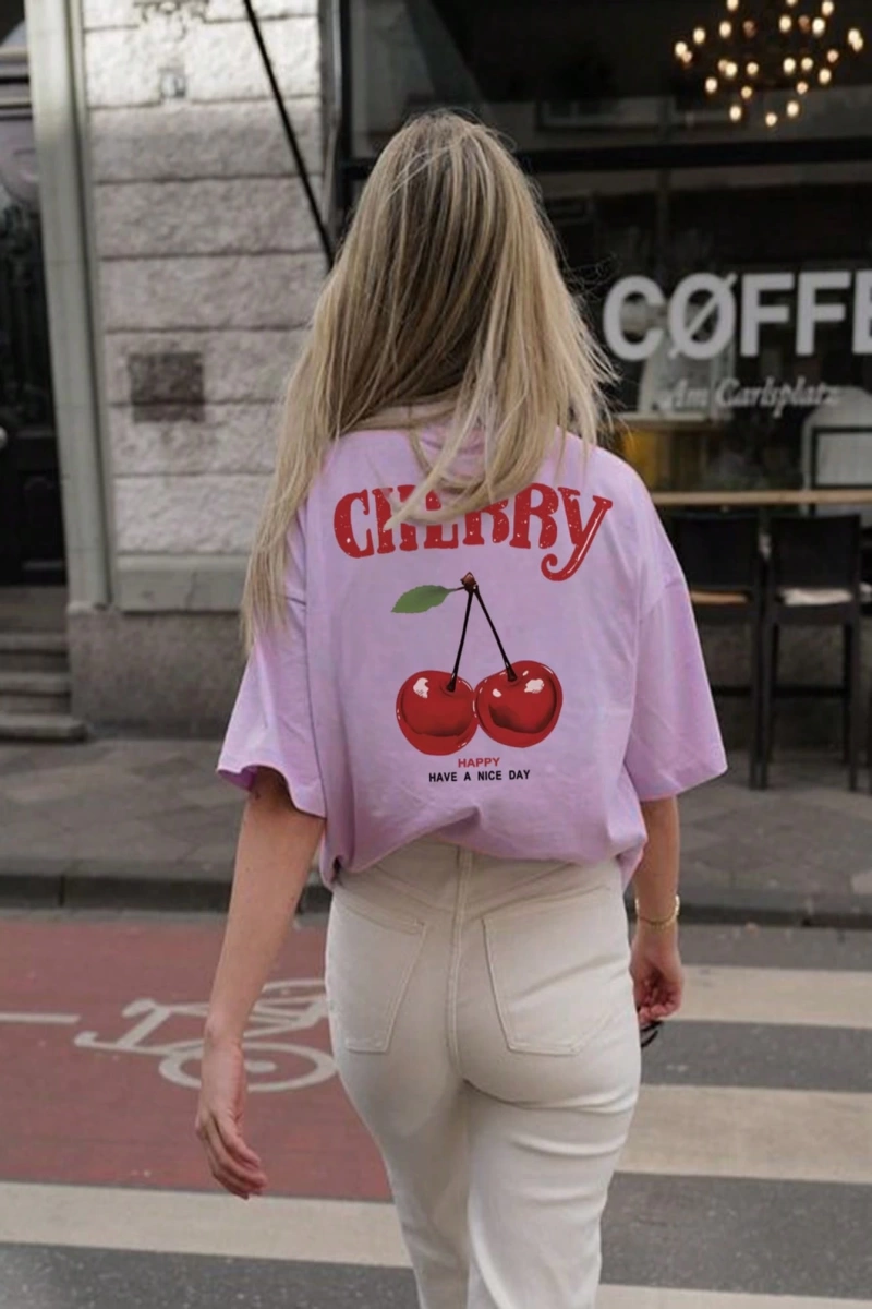 Kadın Yaz Yeni Minimalist Kiraz Ve Slogan Baskılı Rahat Tatil Stili Gevşek Ve Çok Yönlü Yuvar