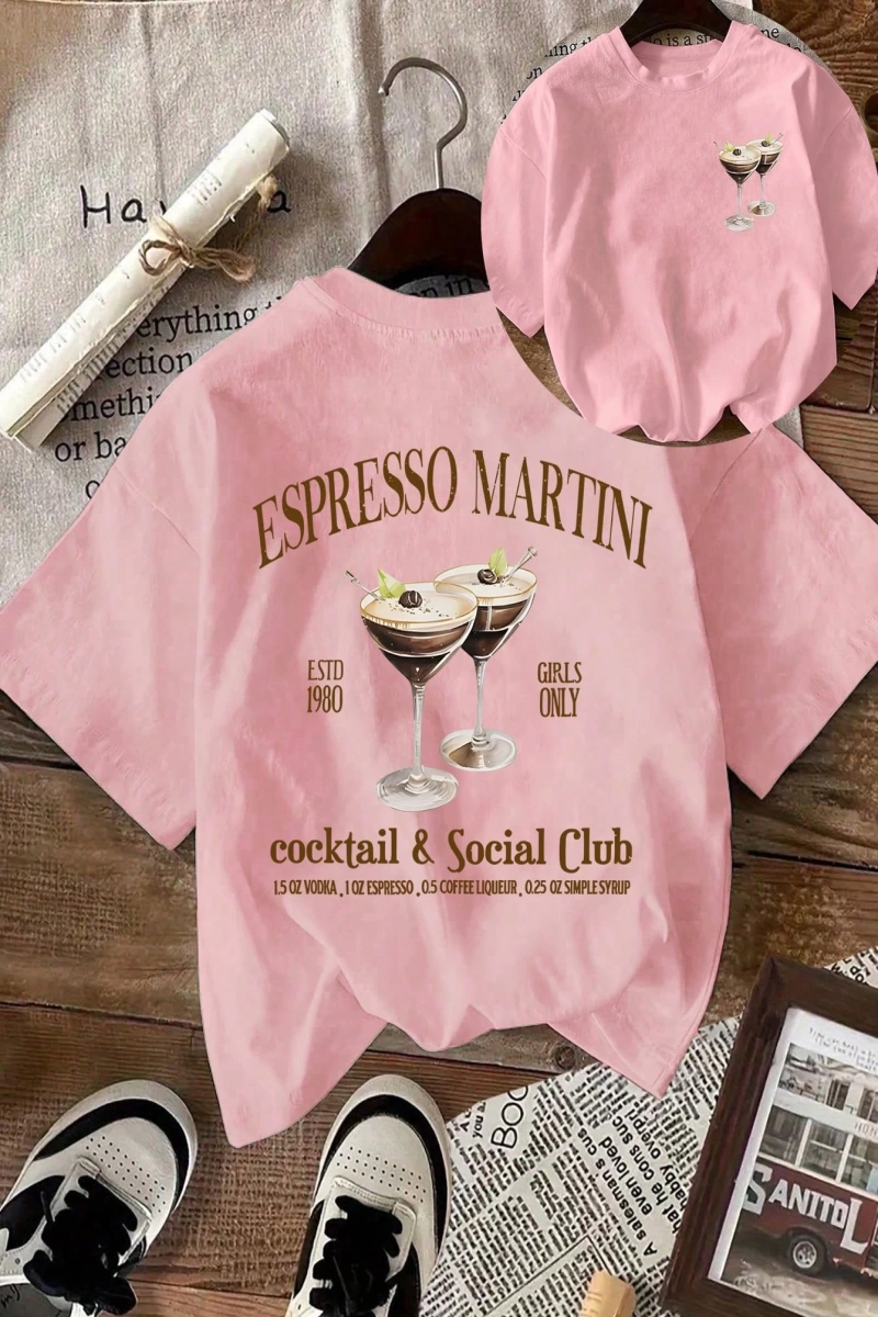 Kadınlar Rahat Yuvarlak Yaka Kısa Kollu Tişört Espresso Martini Coffee Club Grafikli, Yaz K