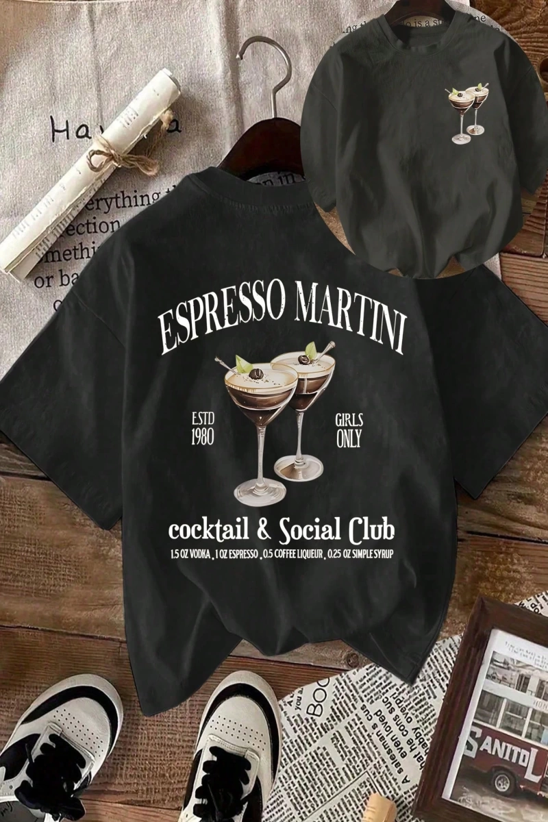 Kadınlar Rahat Yuvarlak Yaka Kısa Kollu Tişört Espresso Martini Coffee Club Grafikli, Yaz K