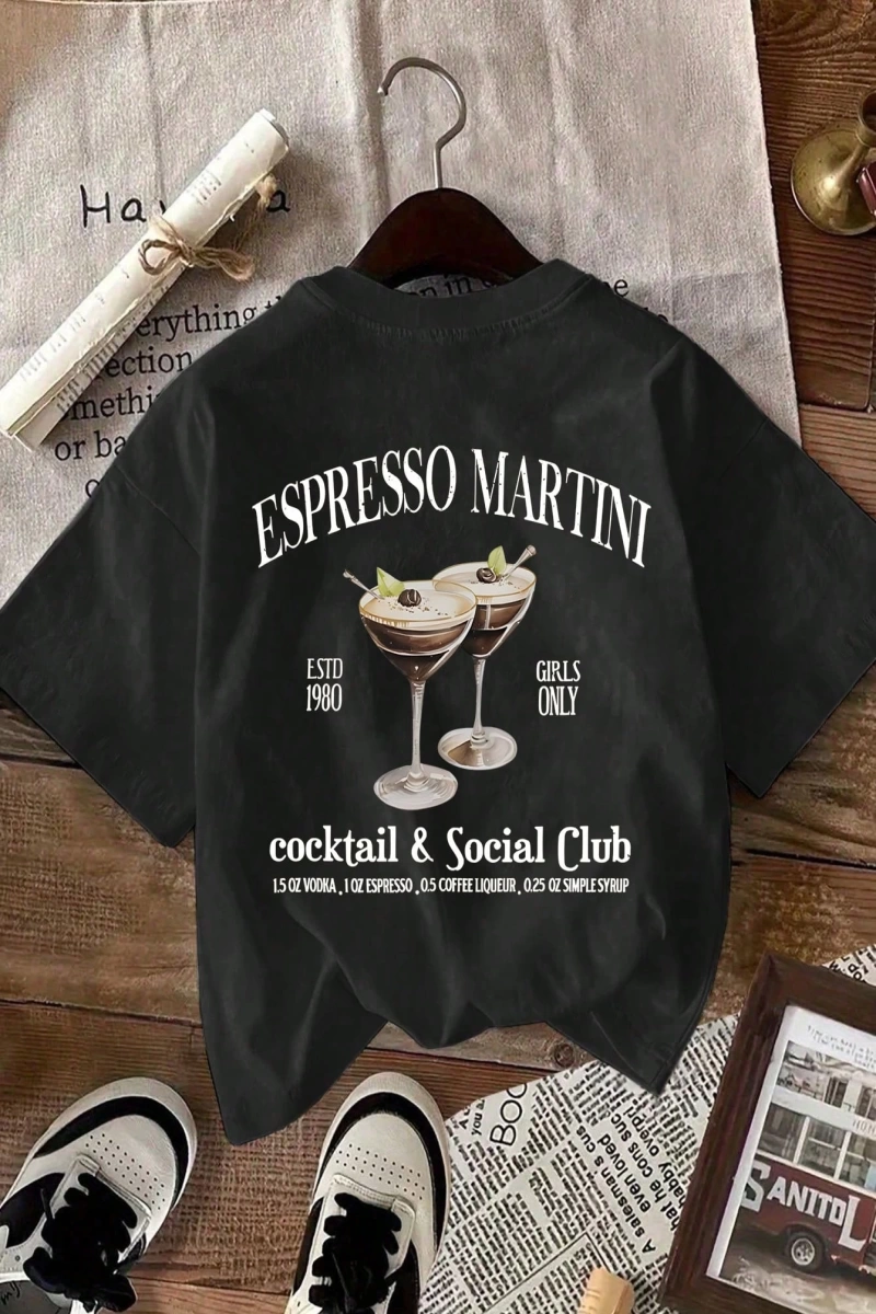 Kadınlar Rahat Yuvarlak Yaka Kısa Kollu Tişört Espresso Martini Coffee Club Grafikli, Yaz K