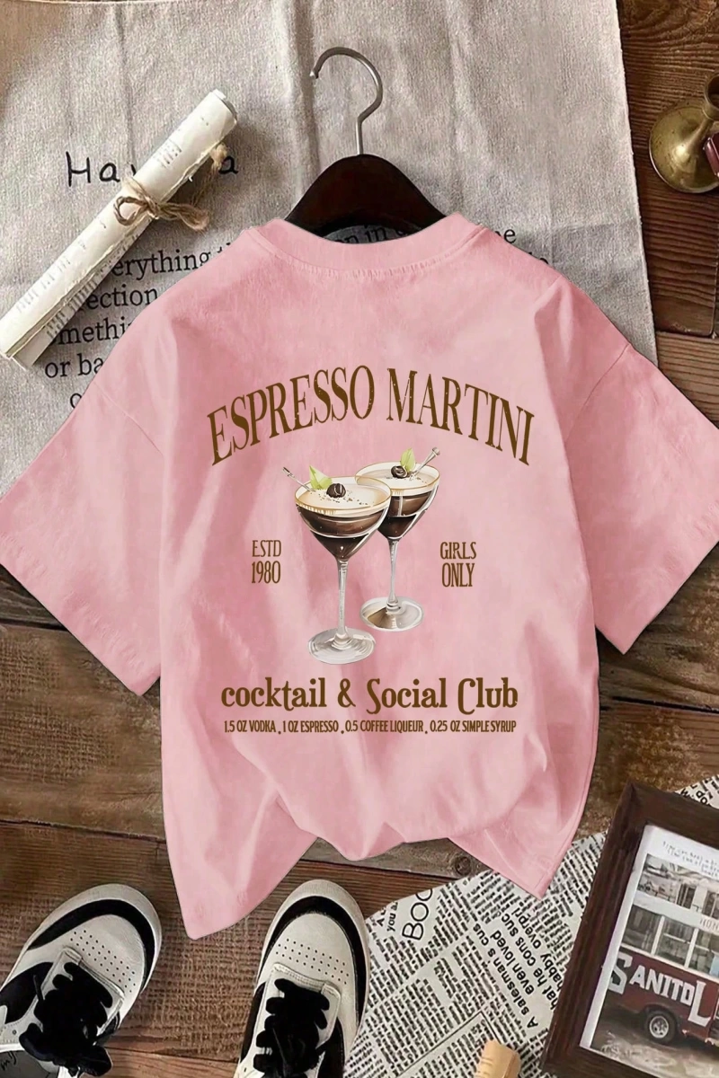 Kadınlar Rahat Yuvarlak Yaka Kısa Kollu Tişört Espresso Martini Coffee Club Grafikli, Yaz K