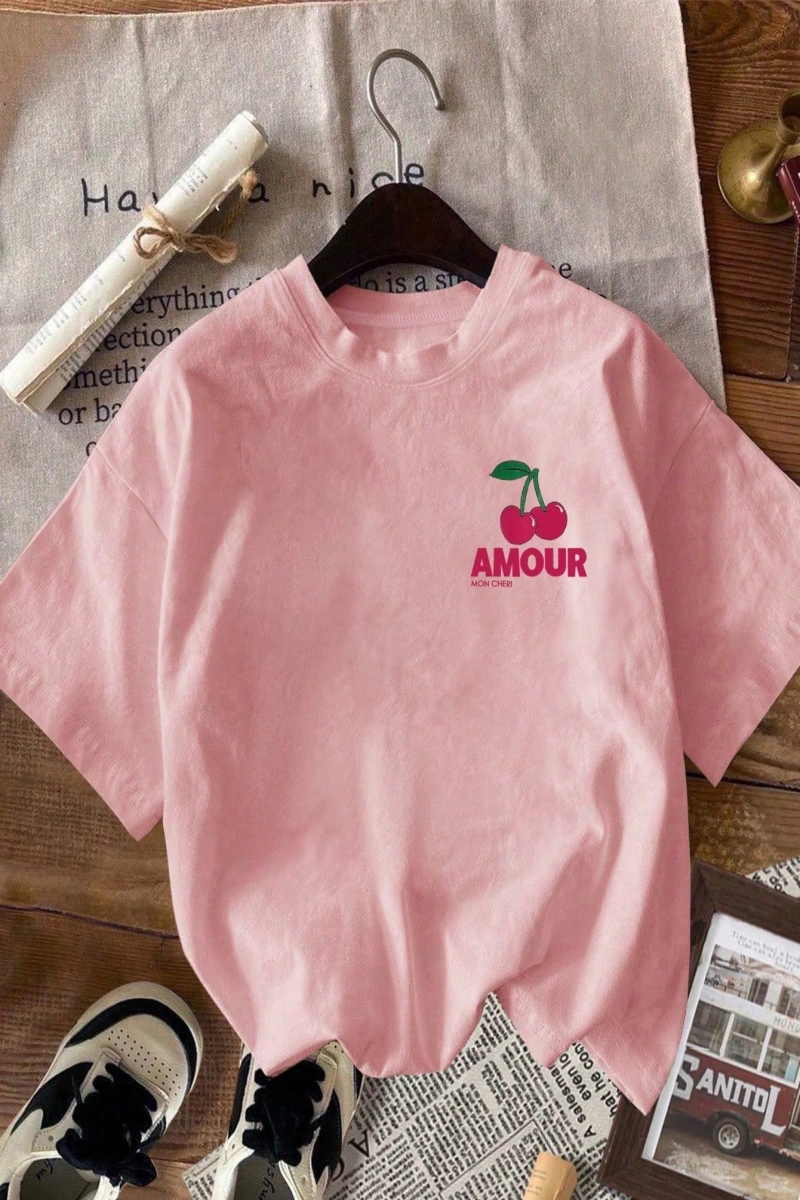 Kiraz AMOUR Desen Kadın Günlük Yuvarlak Yaka Kısa Kollu Tişört
