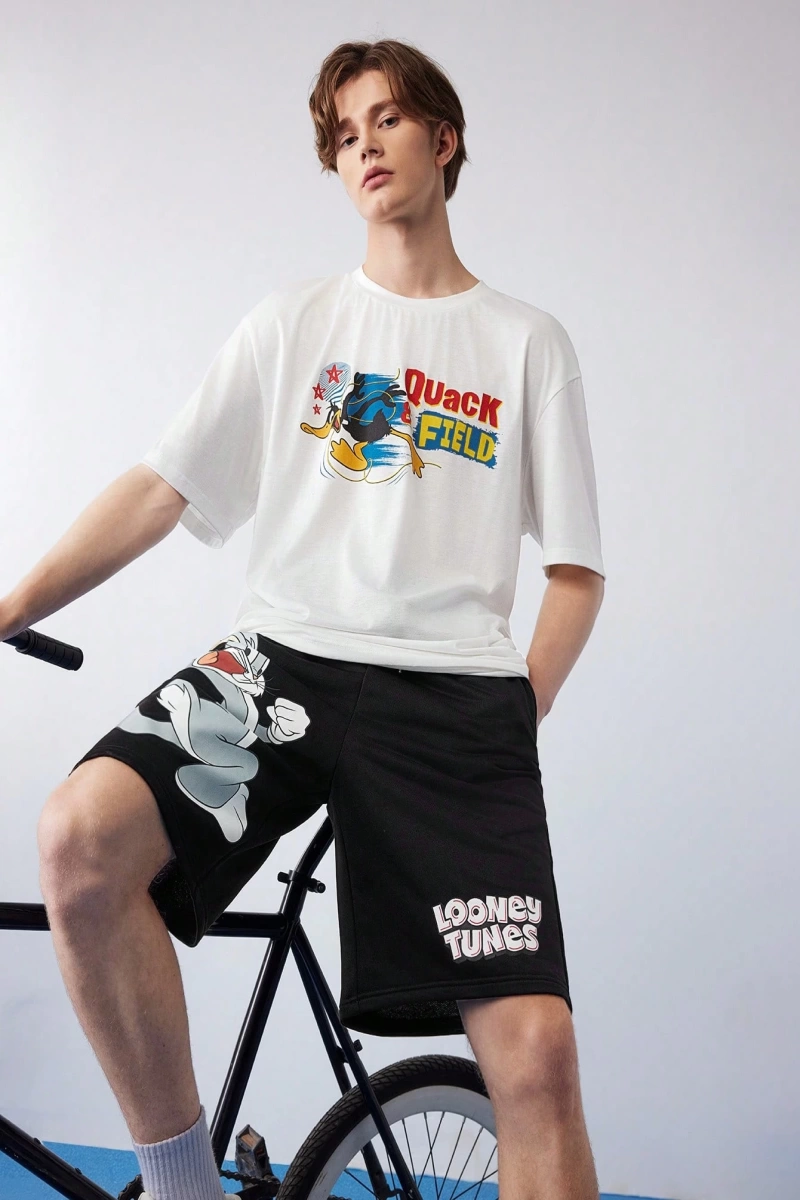 LOONEY TUNES X SHEIN Erkek Günlük Karikatür Tavşan Baskılı Elastik Bel Şort, Yaz