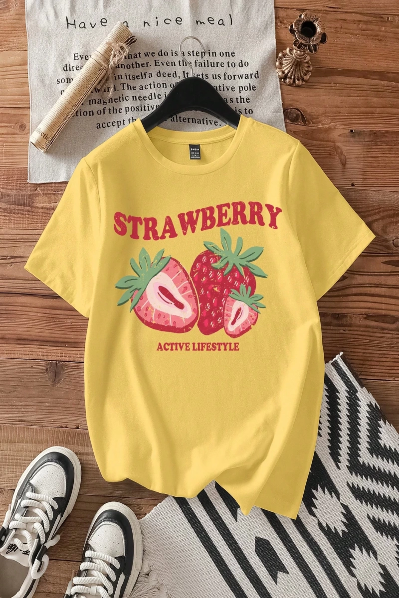 Loose Casual Strawberry English Logo Yuvarlak Yaka Kısa Kollu Tişört Kadınlar İçin,