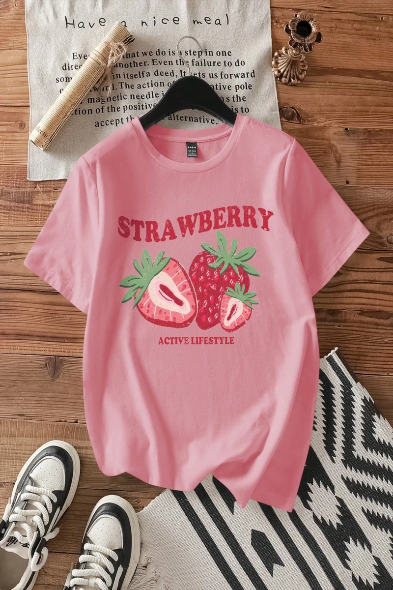 Loose Casual Strawberry English Logo Yuvarlak Yaka Kısa Kollu Tişört Kadınlar İçin,
