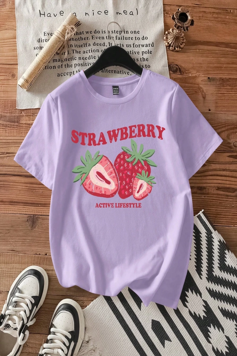 Loose Casual Strawberry English Logo Yuvarlak Yaka Kısa Kollu Tişört Kadınlar İçin,