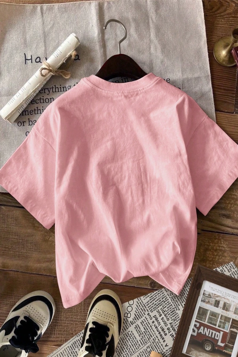 Loose Casual Strawberry English Logo Yuvarlak Yaka Kısa Kollu Tişört Kadınlar İçin,