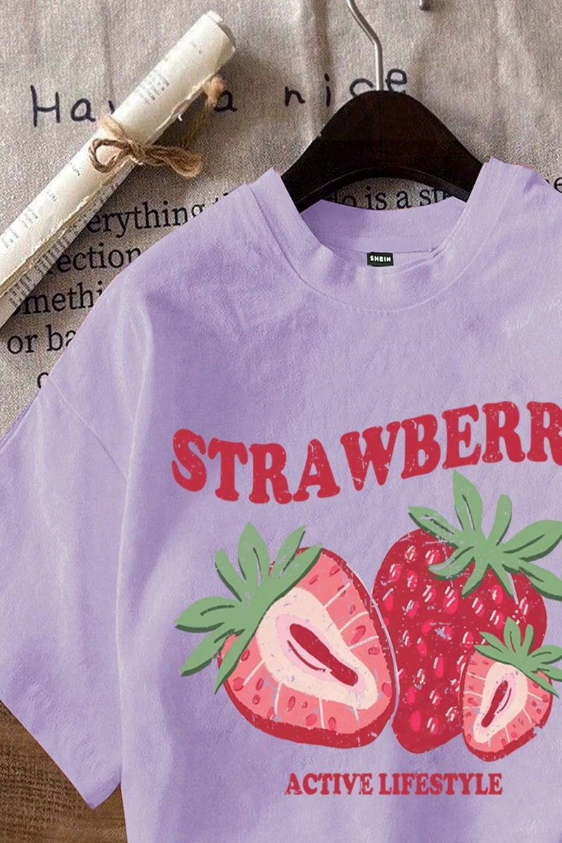 Loose Casual Strawberry English Logo Yuvarlak Yaka Kısa Kollu Tişört Kadınlar İçin,