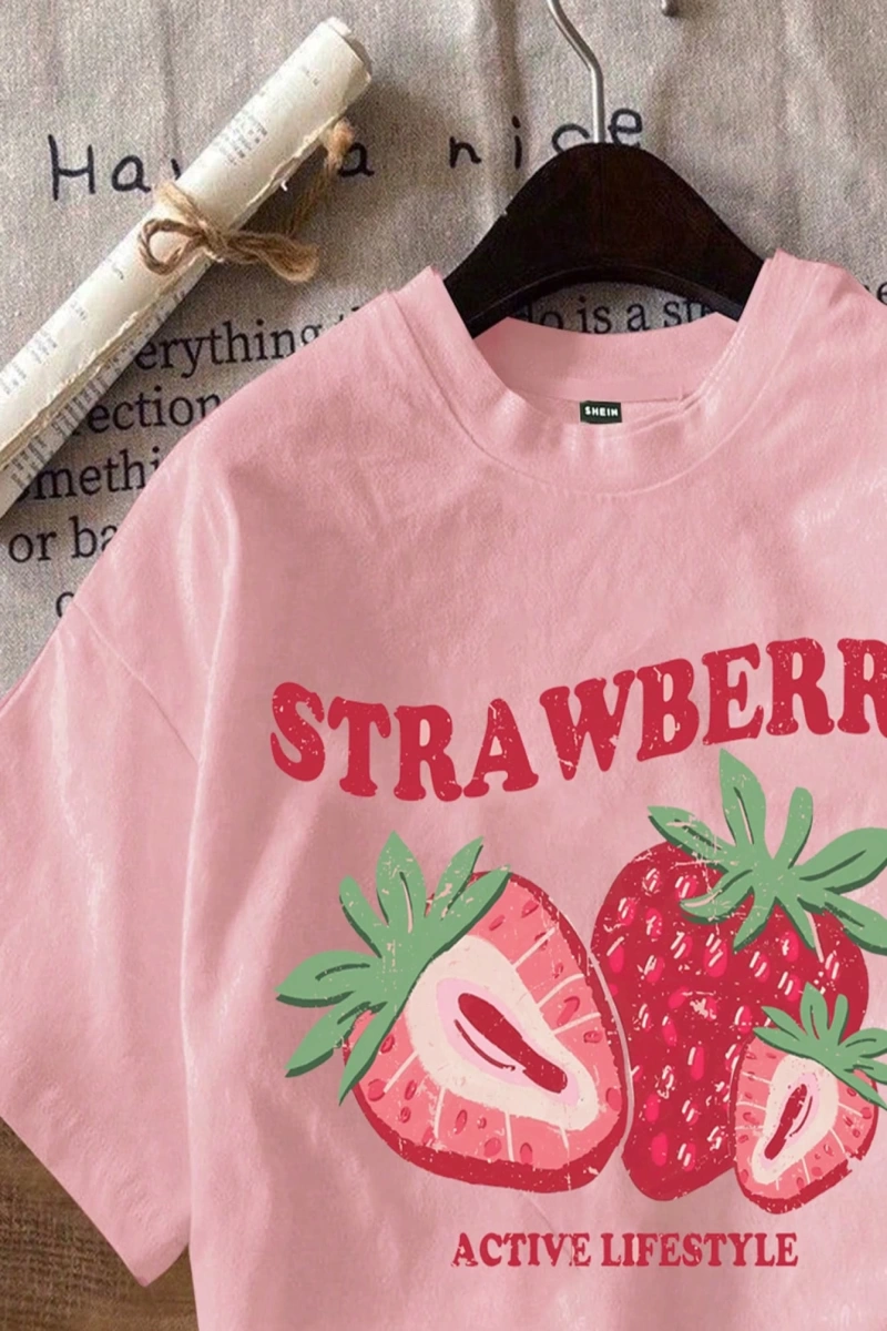Loose Casual Strawberry English Logo Yuvarlak Yaka Kısa Kollu Tişört Kadınlar İçin,