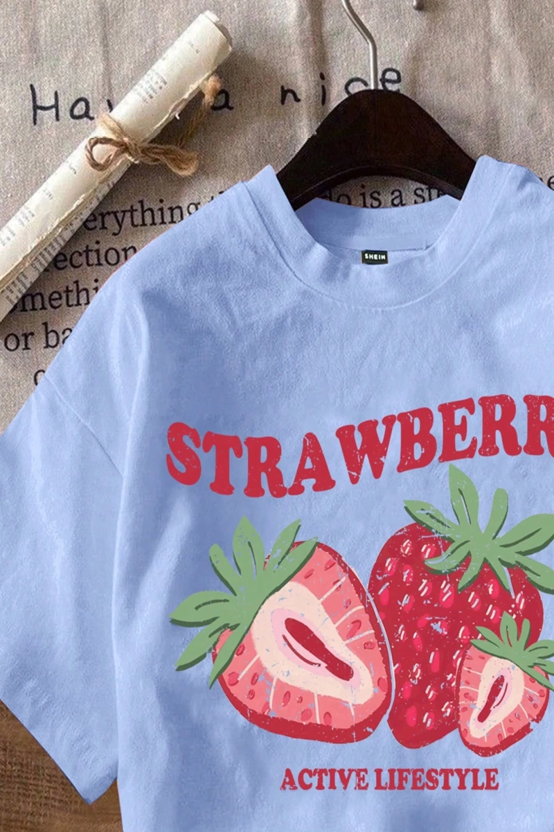 Loose Casual Strawberry English Logo Yuvarlak Yaka Kısa Kollu Tişört Kadınlar İçin,