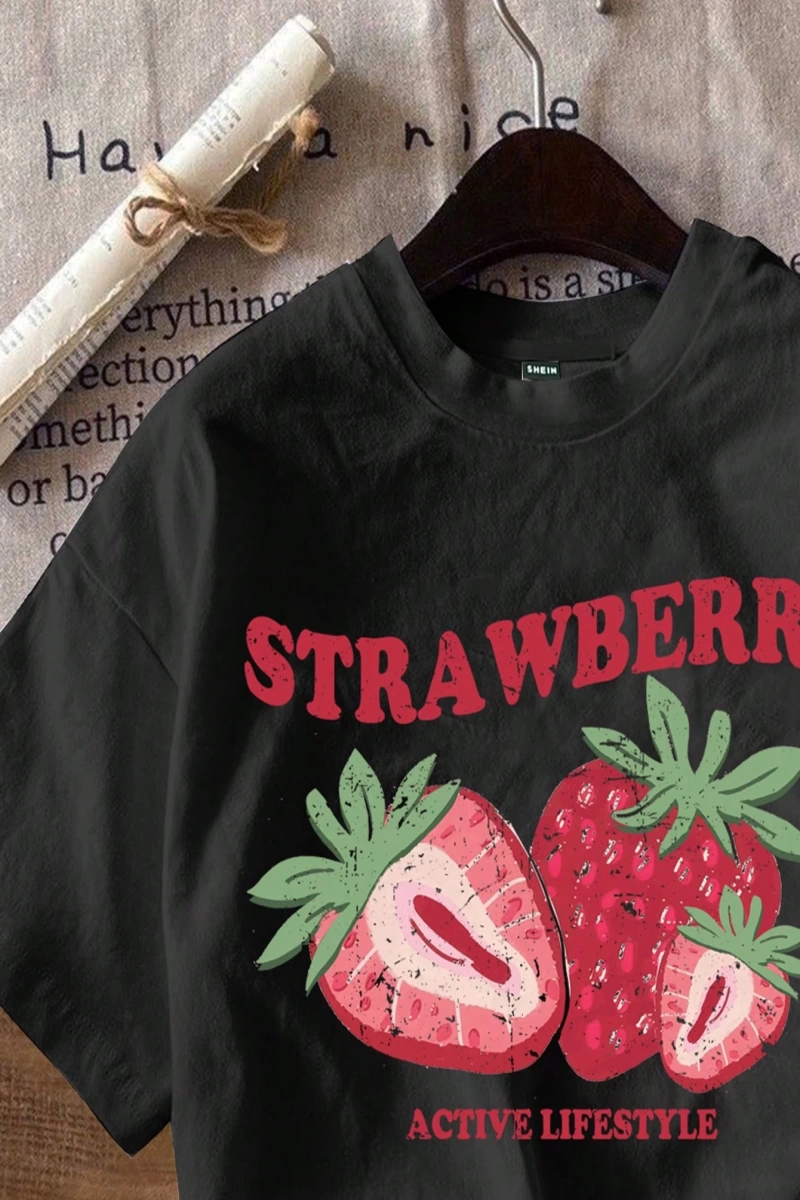 Loose Casual Strawberry English Logo Yuvarlak Yaka Kısa Kollu Tişört Kadınlar İçin,