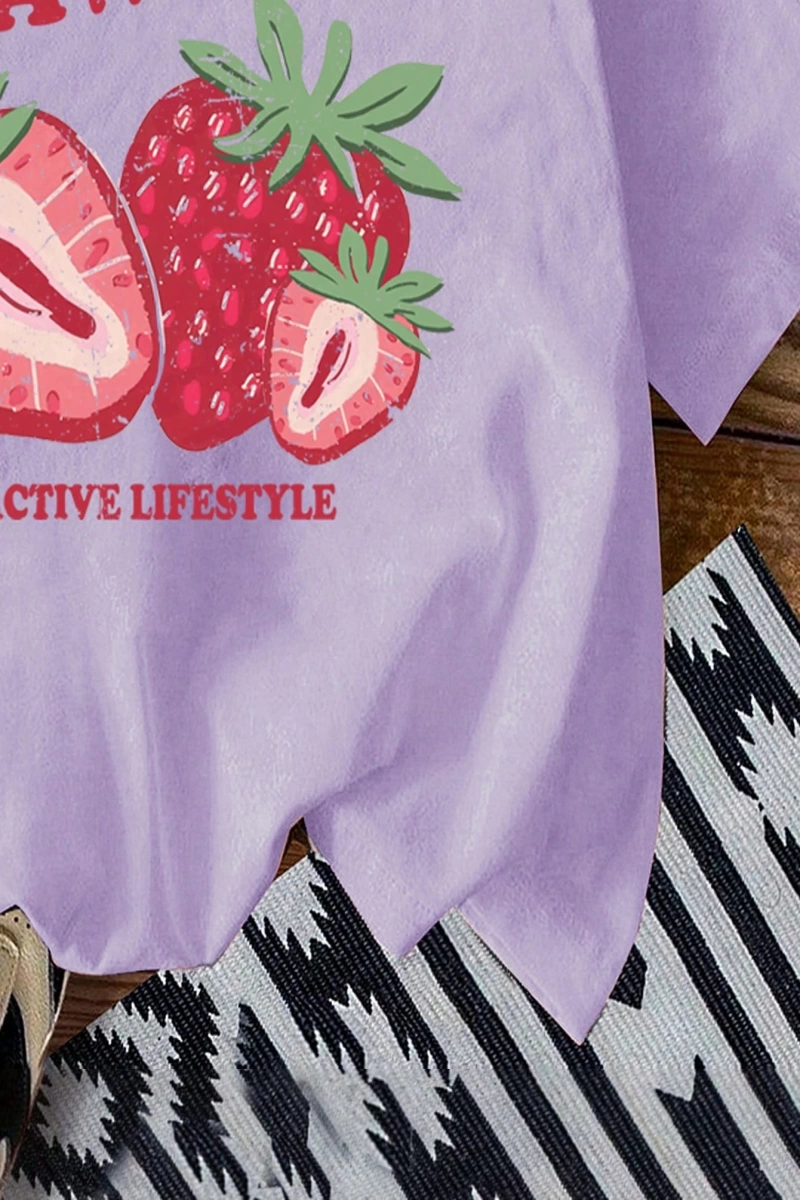 Loose Casual Strawberry English Logo Yuvarlak Yaka Kısa Kollu Tişört Kadınlar İçin,