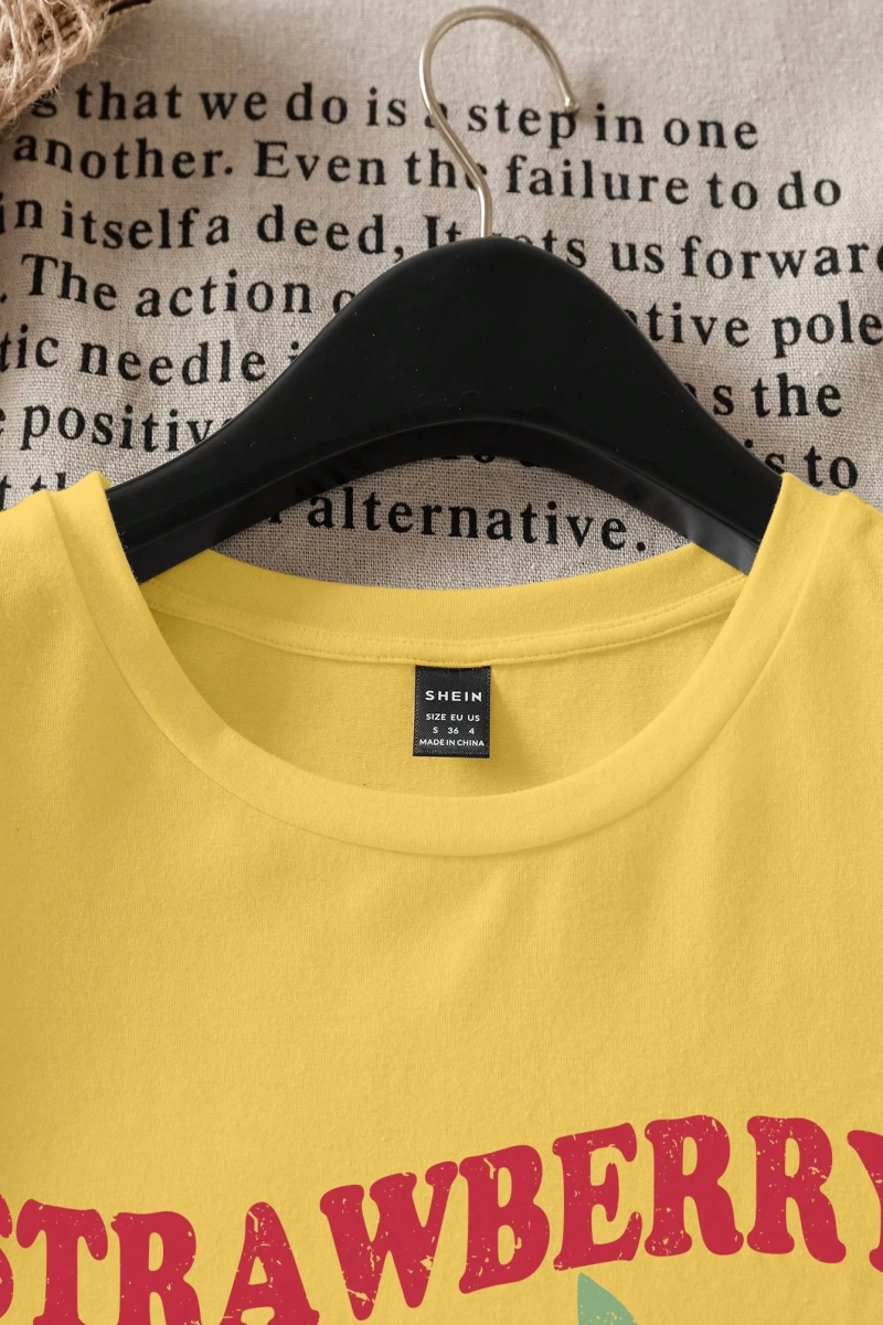Loose Casual Strawberry English Logo Yuvarlak Yaka Kısa Kollu Tişört Kadınlar İçin,
