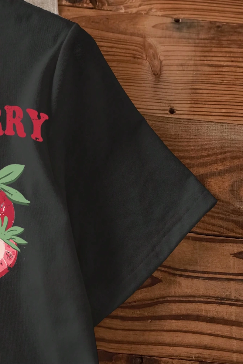 Loose Casual Strawberry English Logo Yuvarlak Yaka Kısa Kollu Tişört Kadınlar İçin,