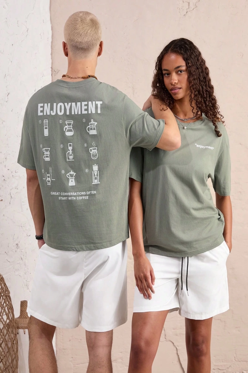 Manfinity Unisex Erkek Yuvarlak Yaka Bol Tişört ve Elastik Bel Şort Takımı