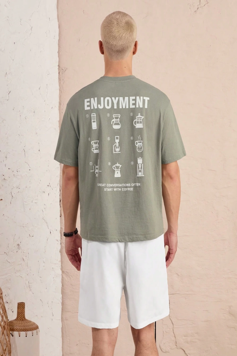 Manfinity Unisex Erkek Yuvarlak Yaka Bol Tişört ve Elastik Bel Şort Takımı