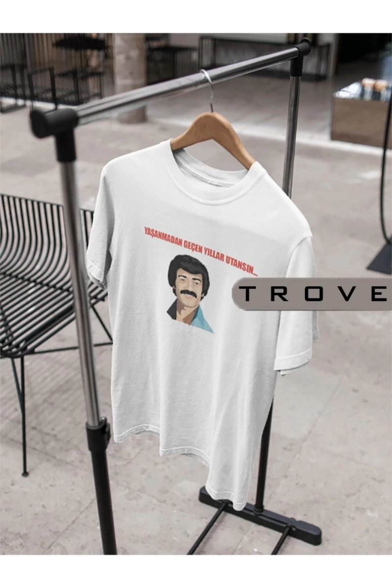 MAVİ Unısex Kadın Erkek Müslüm Gürses Yıllar Utansın %100 Pamuk Baskılı Siyah Beyaz T-shirt