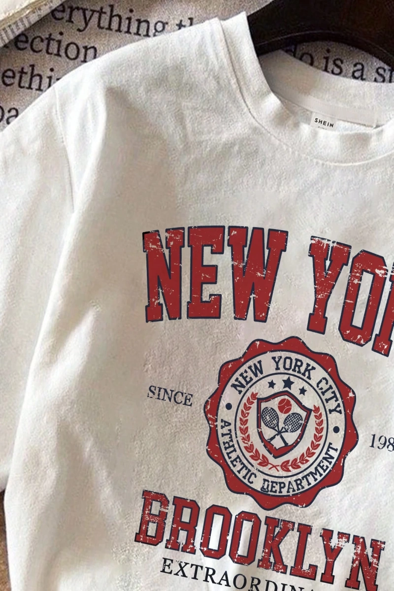 New York Metin Baskılı Fitted Crew Yaka Kısa Kollu Tişört, Yaz İçin Uygun Günlük ve