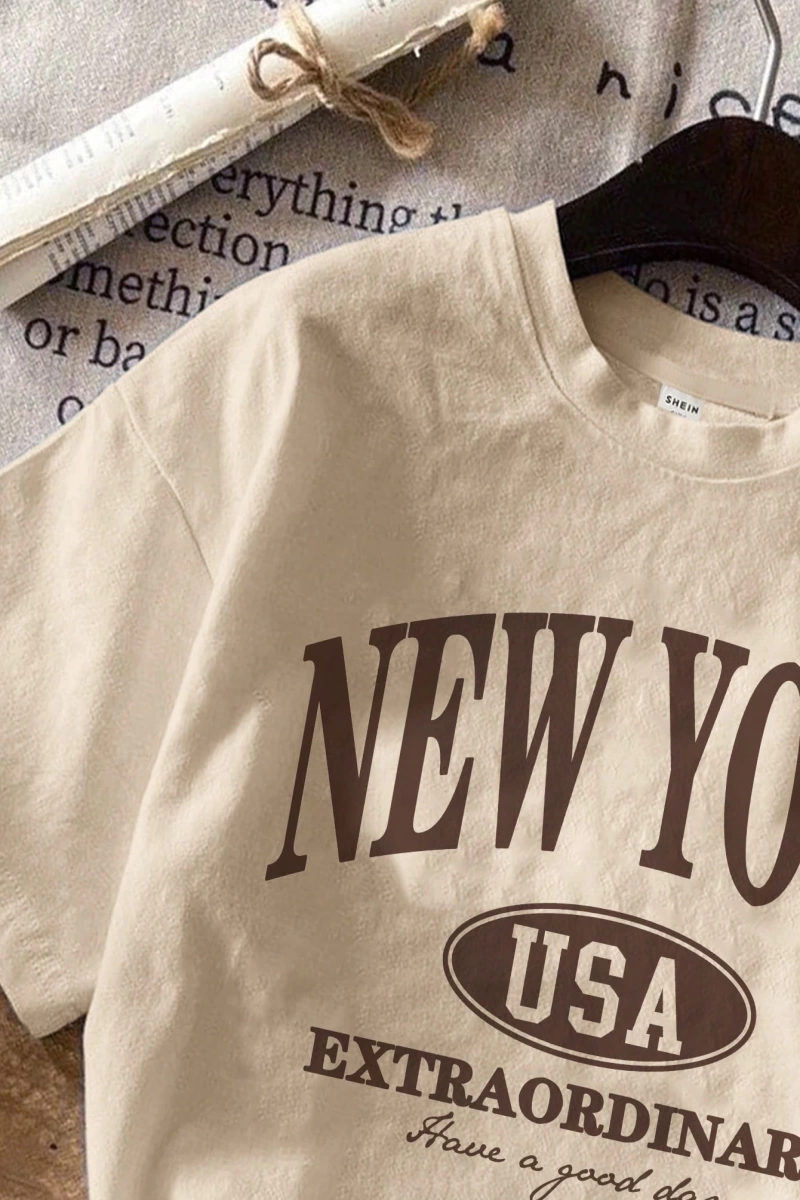 Okula Dönüş New York Rahat Harfli Grafik Düzenli Yuvarlak Yaka Kısa Kollu Kadın Ti