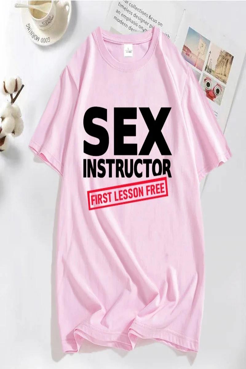 Seks eğitmen ilk ders ücretsiz T Shirt erkekler yetişkin Humour serin şaka T-shirt erkek komi 2859